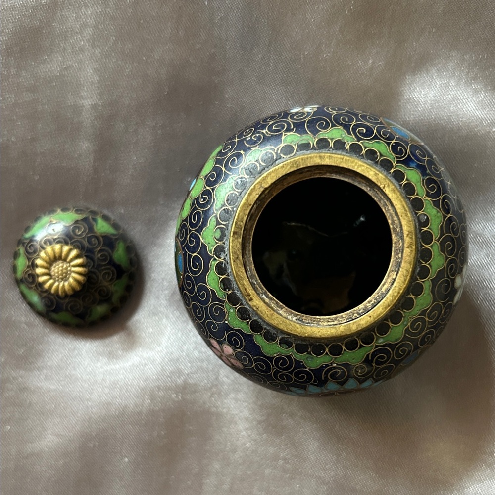 Antique Japanese Cloisonné jar - Picture 2 of 5
